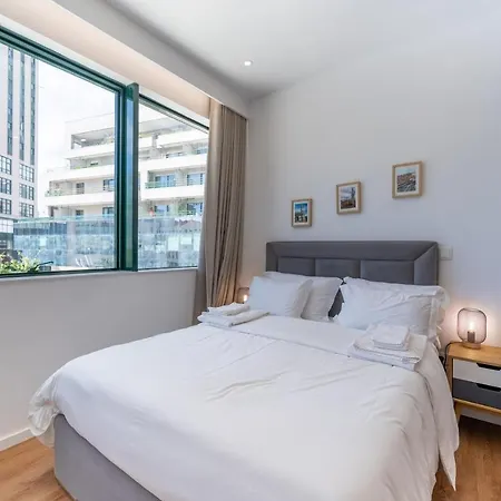 Window To By Amber Star Rent Oporto