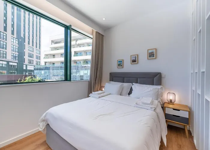 Window To By Amber Star Rent Porto